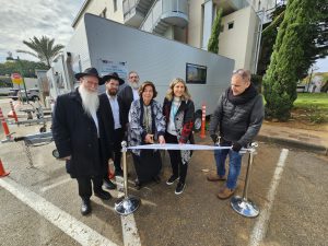 גוזרים את הסרט, יחידת אירוח שלישית מכפר חב"ד למרכז הרפואי שמיר, תרומת משפחת ריבקין. צילום: דוברות המרכז הרפואי שמיר