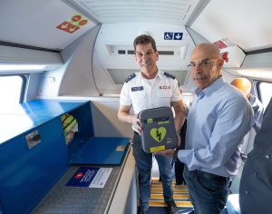התקנת 150 דפיברילטורים בקרונות הנוסעים 4צילום: דוברות רכבת ישראל