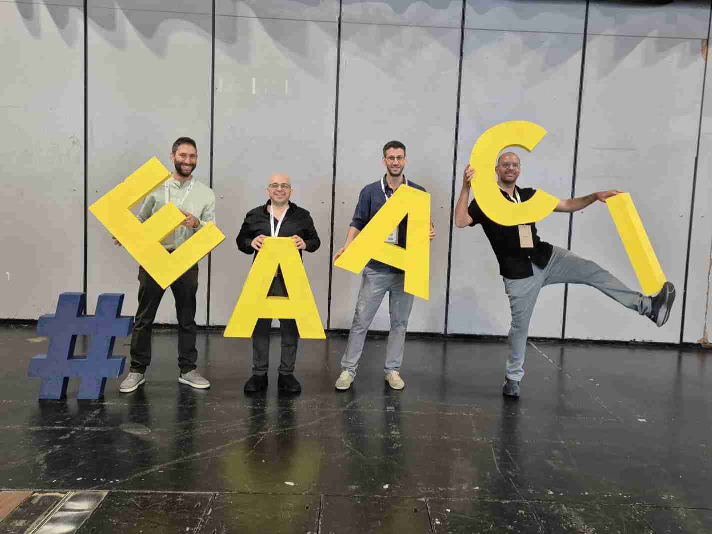 4 אלרגולוגים מהדסה בגלאזגו. מימין לשמאל: ד"ר אביב טלמון, ד"ר ינון שריג, פרופ' יובל טל וד"ר אייל בן דורי.