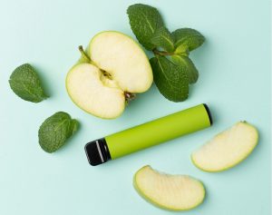 אילוסטרציה של סיגריות אלקטרוניות ונרגילה בטעמים וריחות. צילום: האגודה למלחמה בסרטן.