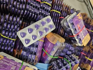 ניסה להבריח 30,000 כדורי ויאגרה ללא אישור משרד הבריאות.צילום: דוברות רשות המסים